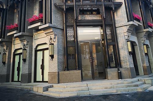 如何正確使用和保養(yǎng)昂貴銅門呢？